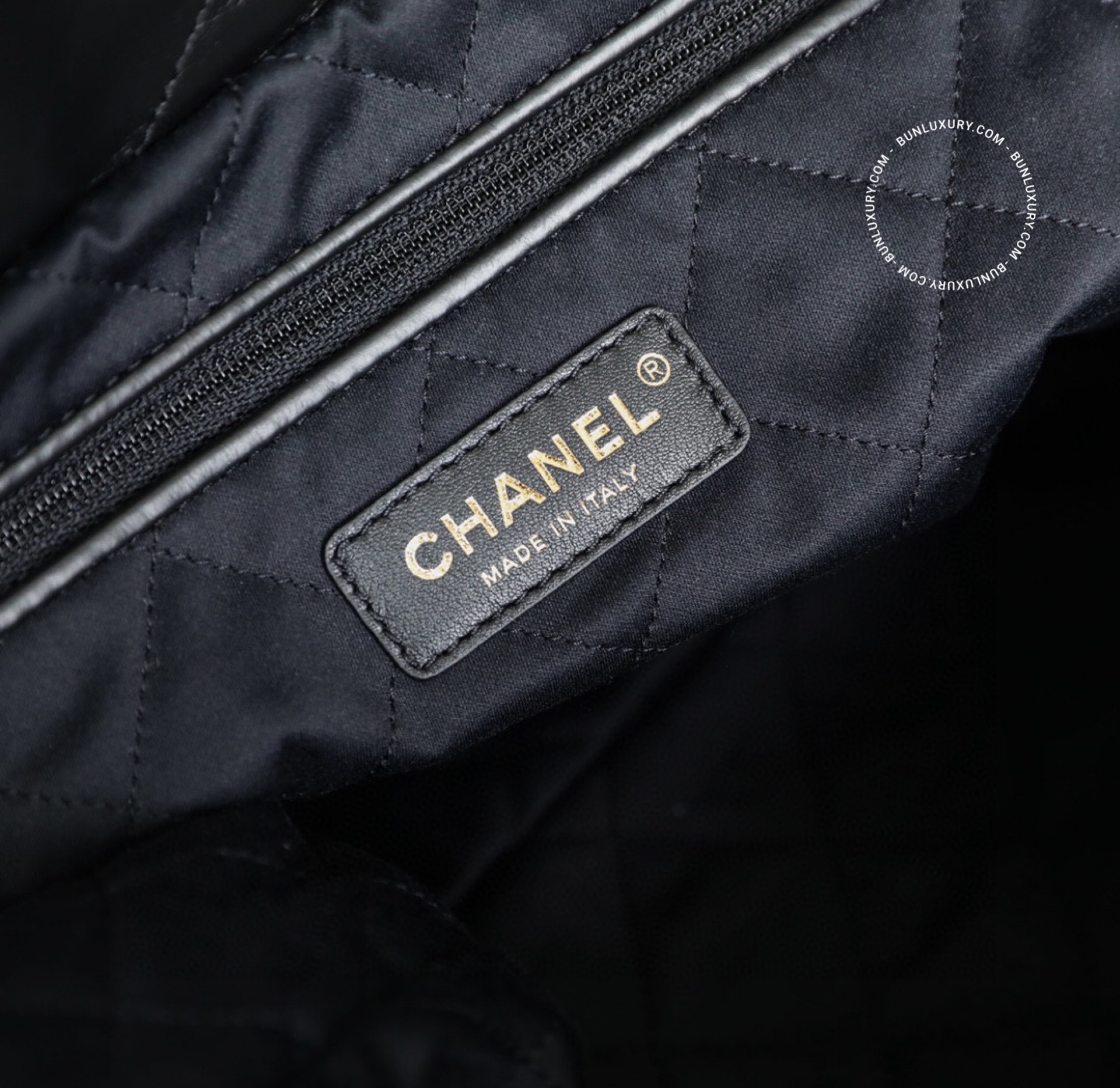 Túi Xách Chanel 22 Calfskin Black As3261