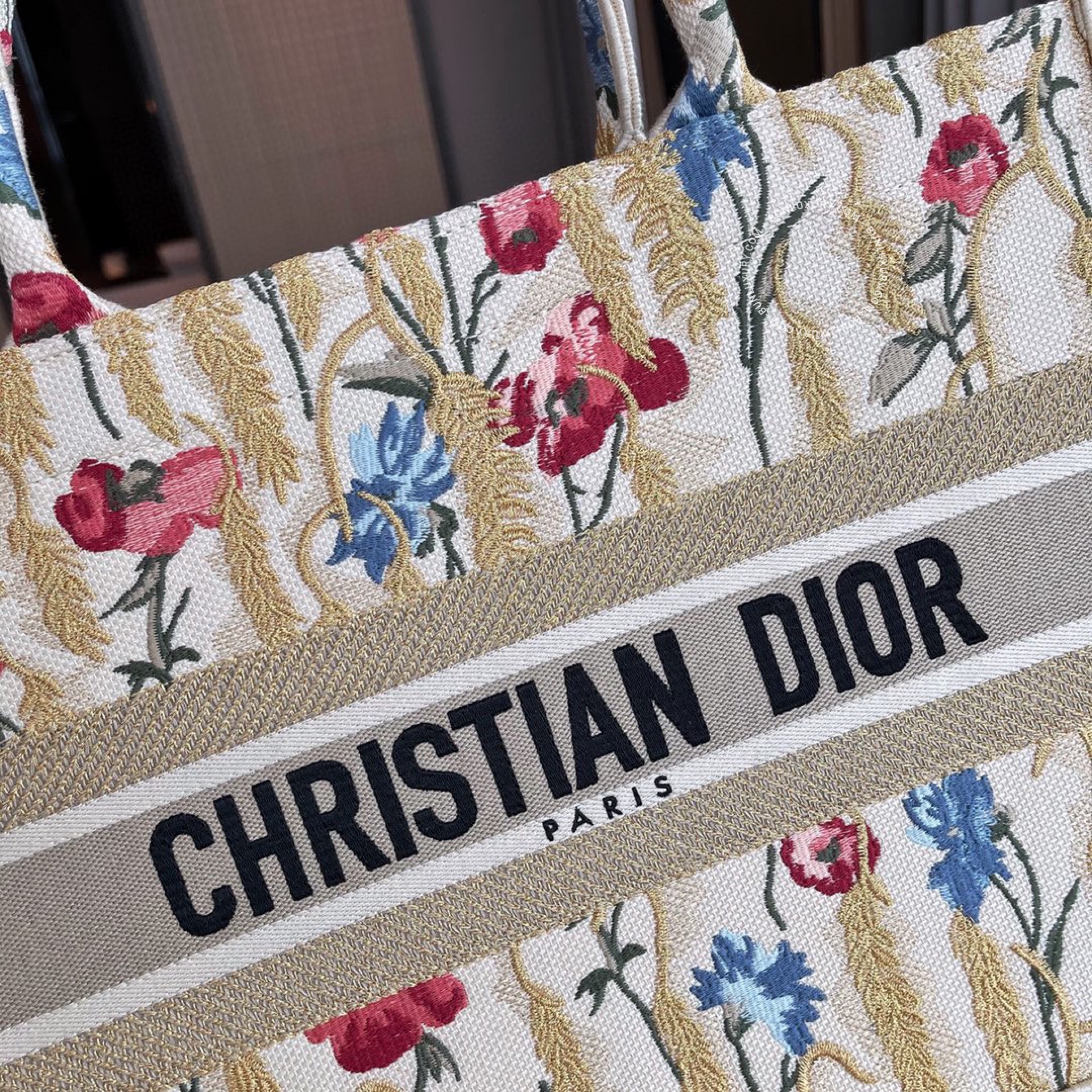 Túi Xách Dior Book Tote Medium Oblique Embroidery Beige