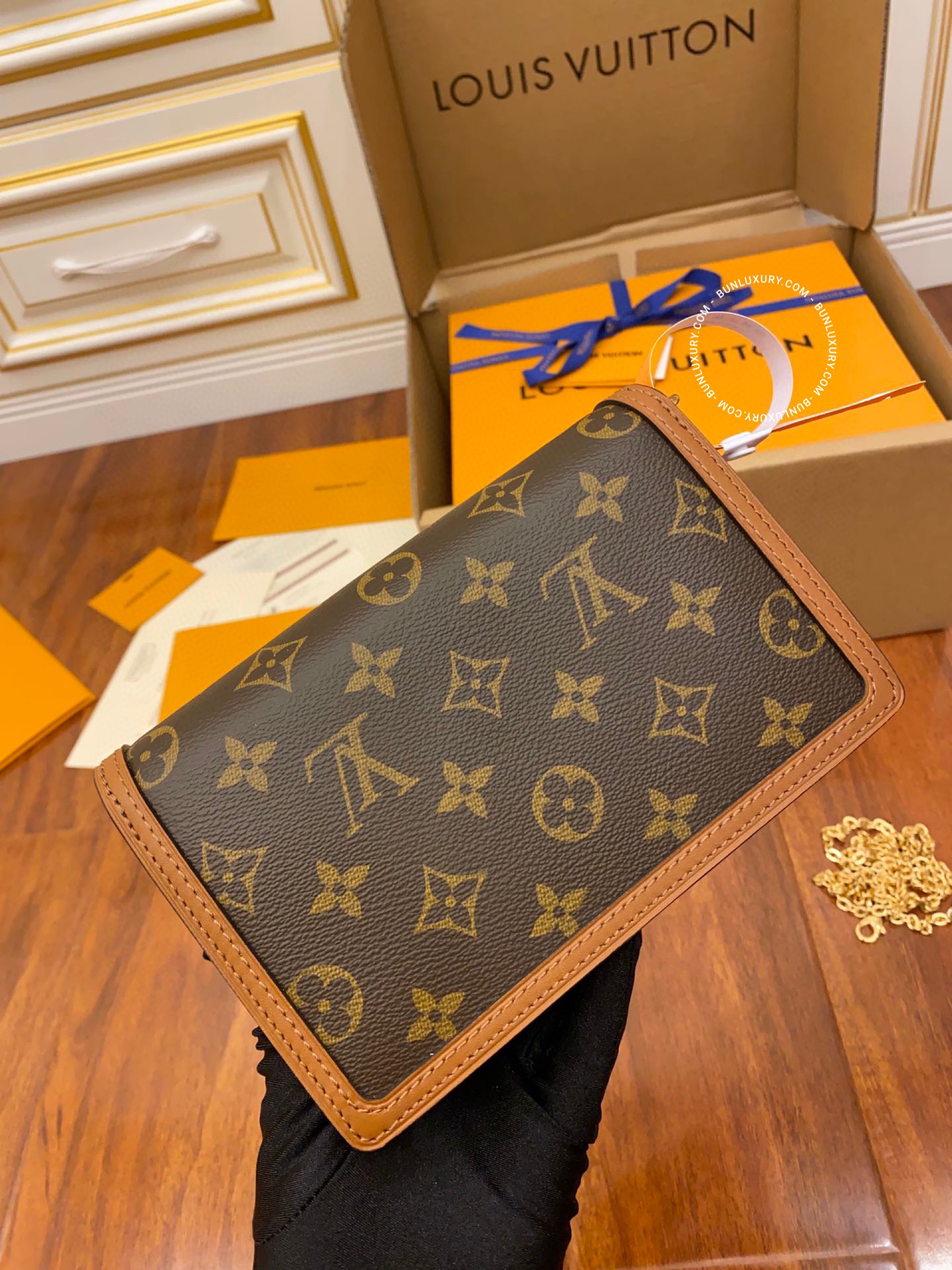 Túi Xách Louis Vuitton Dauphine Chaine Wallet Monogram M68746