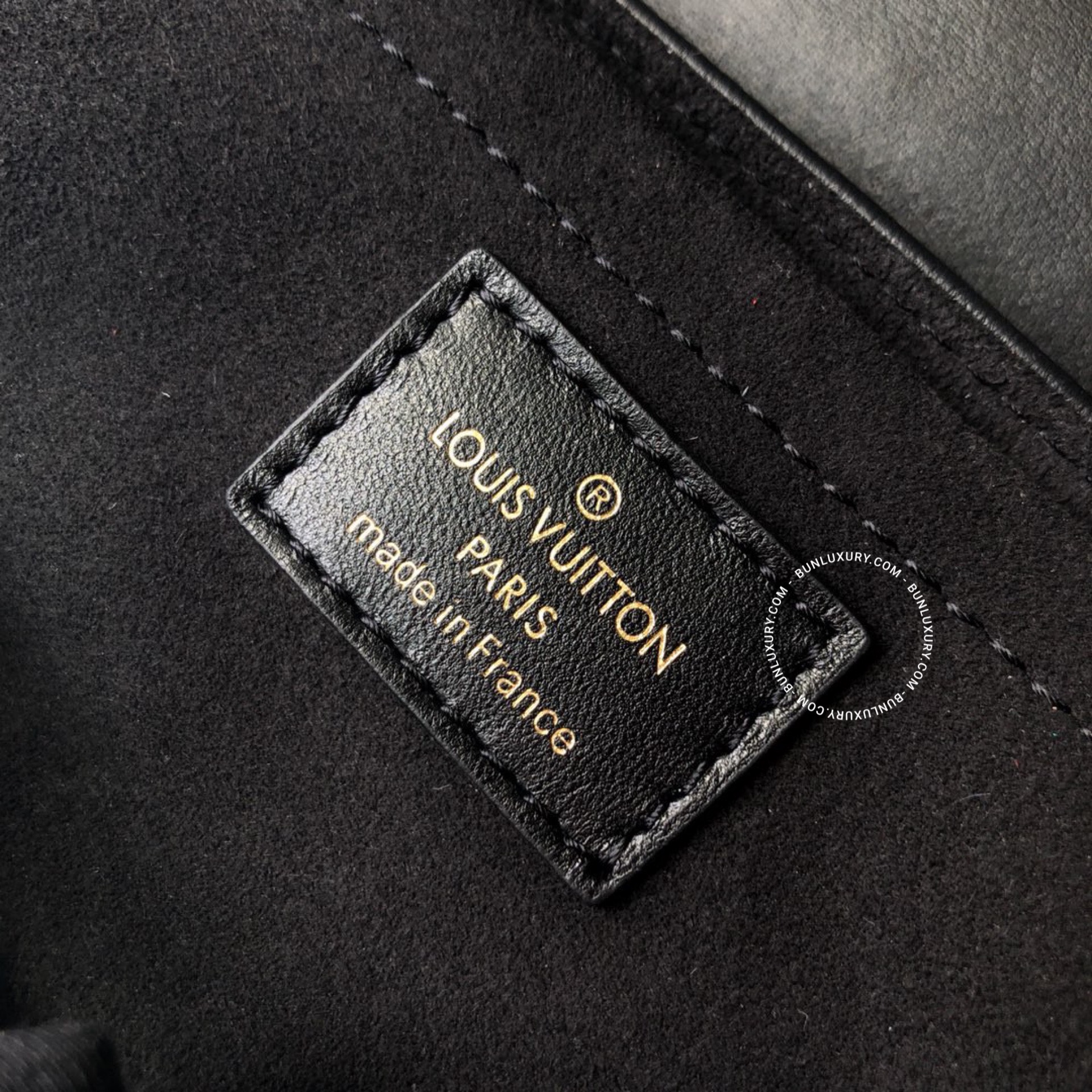 Túi Xách Louis Vuitton New Wave Black M51683