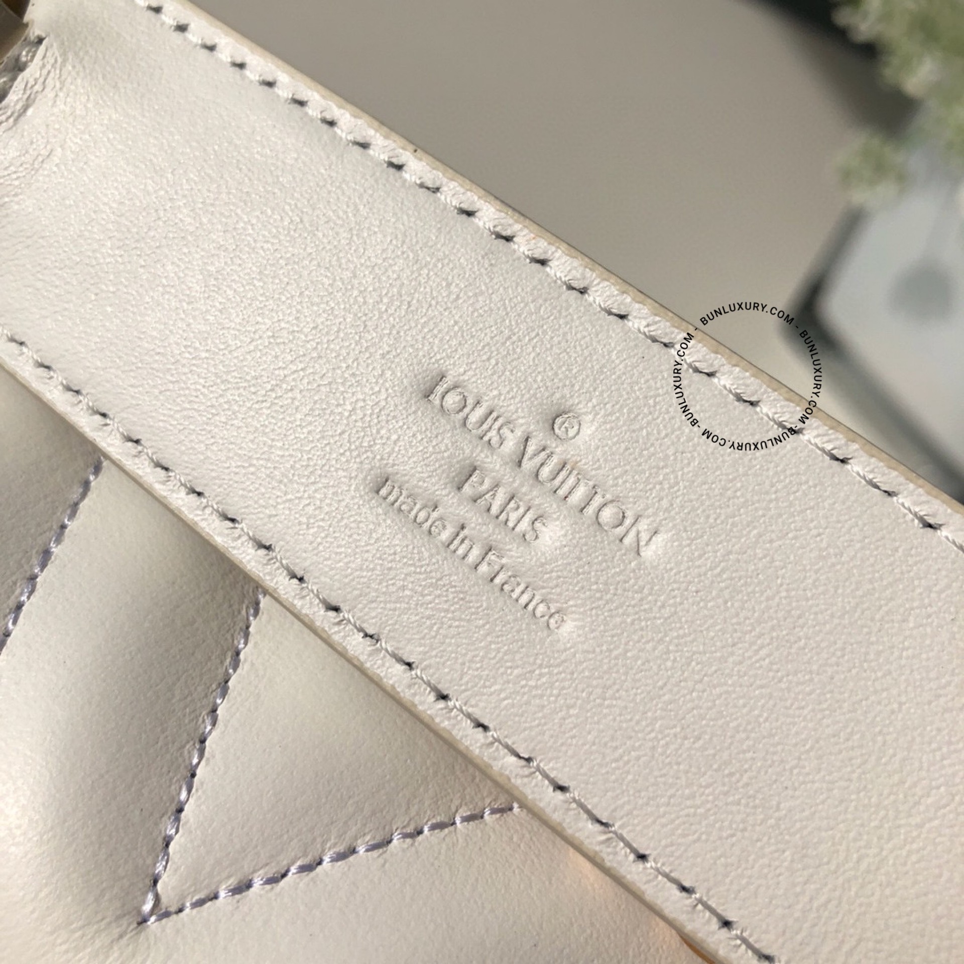 Túi Xách Louis Vuitton New Wave White M51683